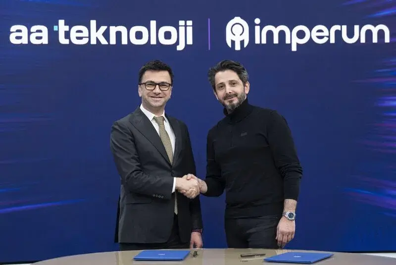 Representatives of AA Teknoloji and Imperum shaking hands at the signing.